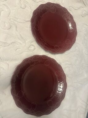Pioneer woman Elegant Burgundy Scalloped Dinner Plates - Set of 2